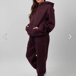 Comfrt Women's Dark Burgundy Jogger Set